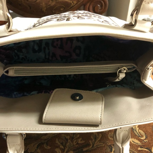 Sharif original luxury Leather 3D logo Design white 10x14x5 in. - Picture 5 of 5